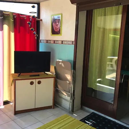 Casa de Férias Pavillon Avec Piscine Commune Et Jardin à 800m De La - Fr-1-336-72