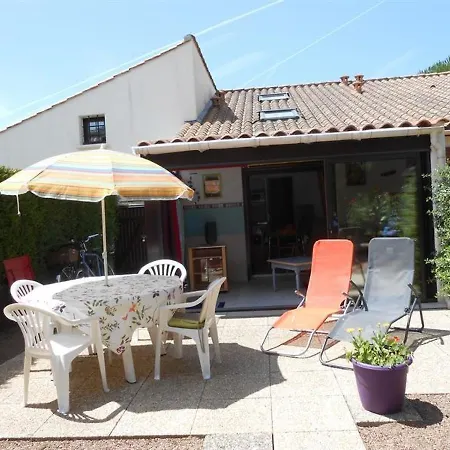 Pavillon Avec Piscine Commune Et Jardin à 800m De La - Fr-1-336-72 Casa de Férias