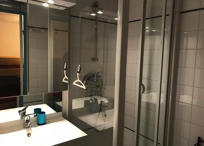 Pavillon Avec Piscine Commune Et Jardin A 800m De La - Fr-1-336-72 Hébergement de vacances