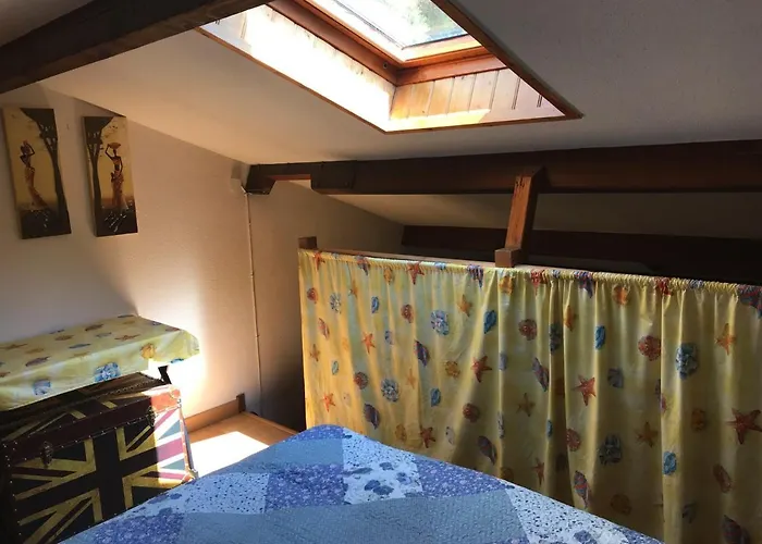 Pavillon Avec Piscine Commune Et Jardin A 800m De La - Fr-1-336-72 *